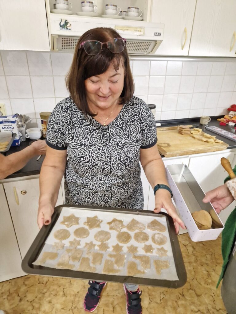 První letošní pečení v Klubu Seniorů