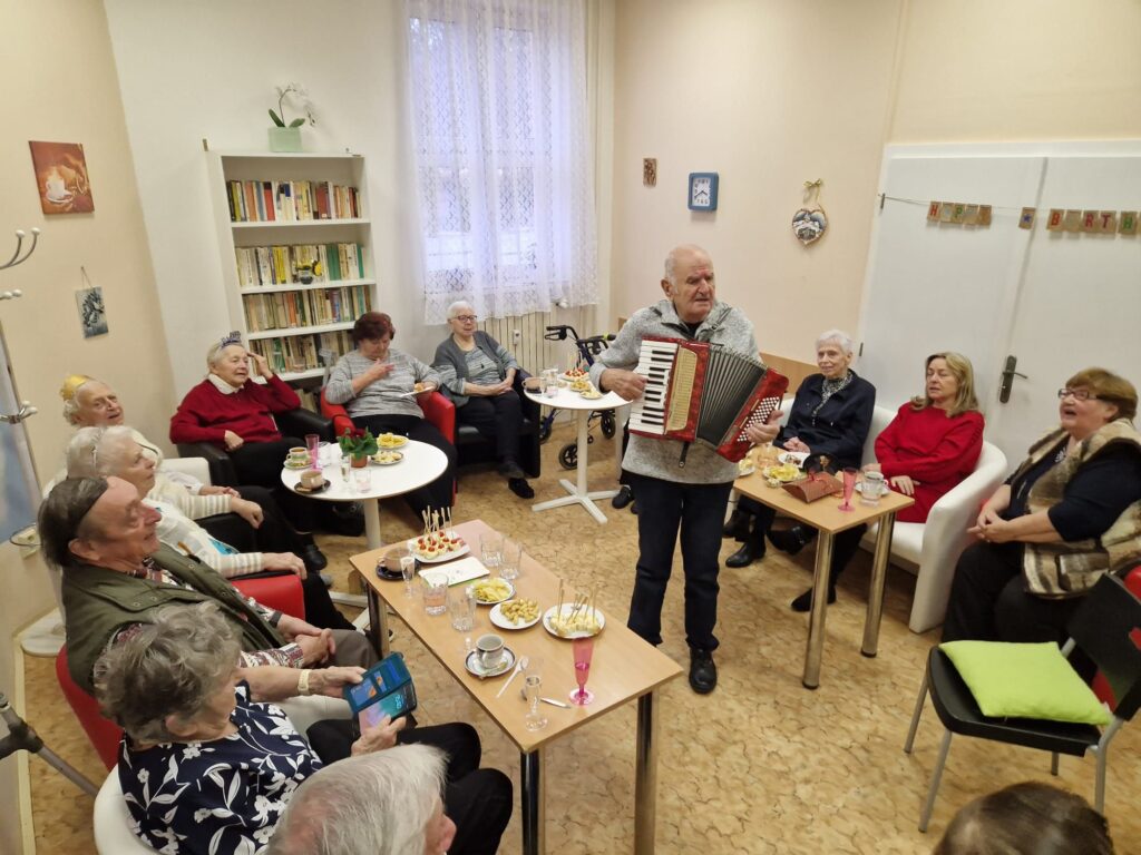 Oslava 90. narozenin v Klubu Seniorů